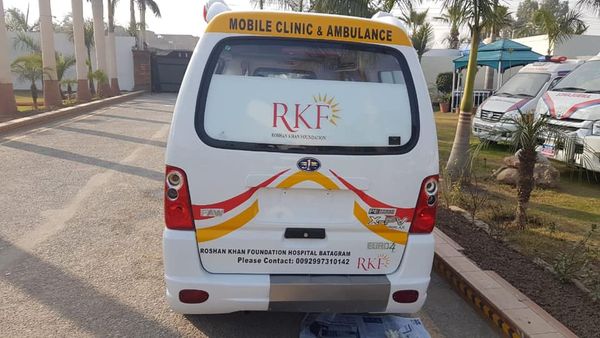 images/2021-01-21-mobile-clinic-and-ambulance-1.jpg