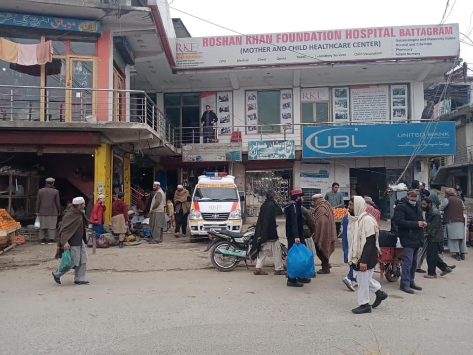 images/2021-01-21-mobile-clinic-and-ambulance-4.jpg